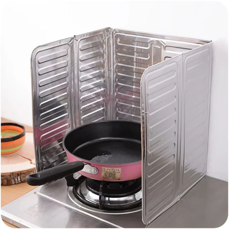 Kitchen Oil Baffle – Heat-Resistant Foil Splash Screen