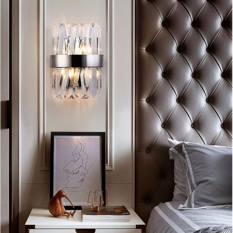 Elegant wall sconce