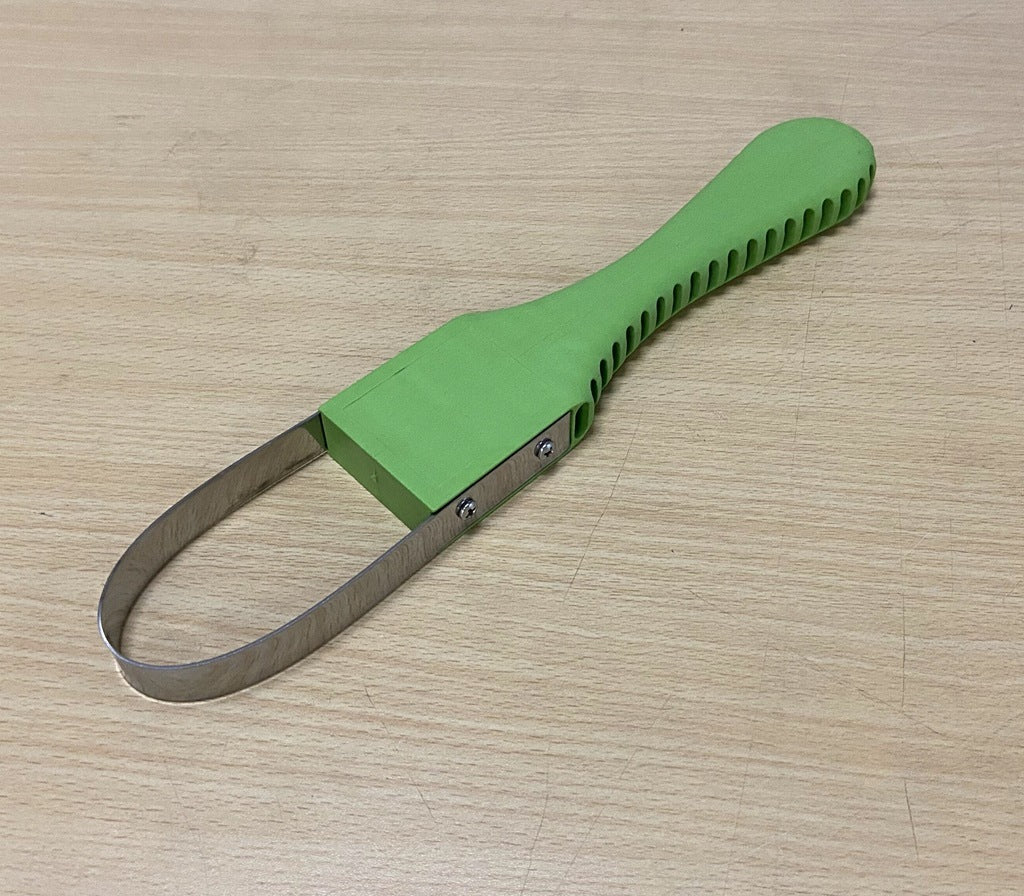 Vegetable garden weeder