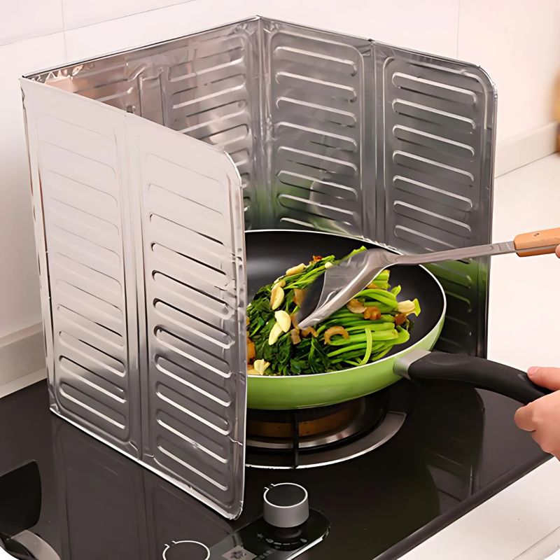 Kitchen Oil Baffle – Heat-Resistant Foil Splash Screen